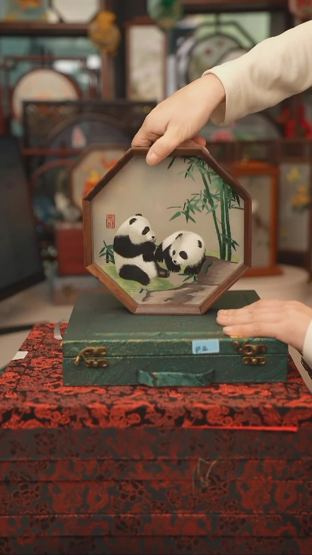 扇子苏绣双面绣八角台屏胡桃木框大号20CM