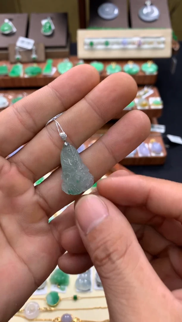 吊坠(不含链)18K金镶嵌翡翠白菜