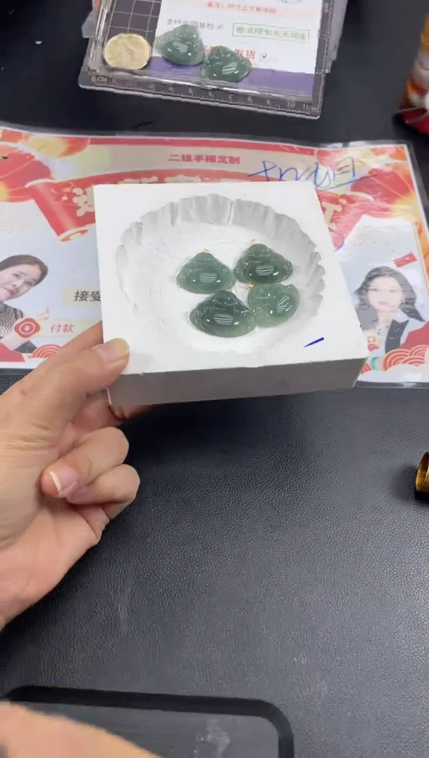 【闪购商品】翡翠挂件18K金镶嵌湖水绿佛公FL60多样性发其一CP配绳