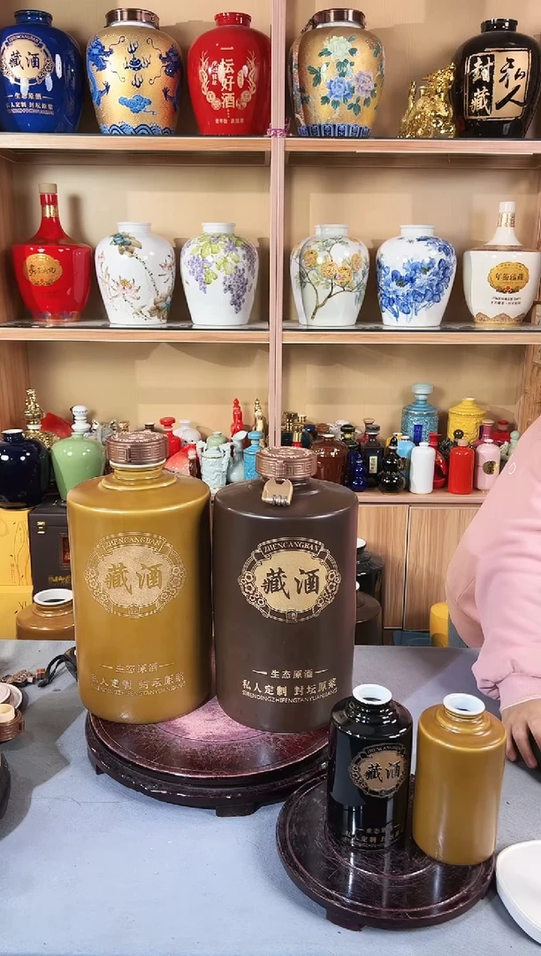 两个 10斤直筒藏酒（咖啡色和鳝鱼黄）高分子盖