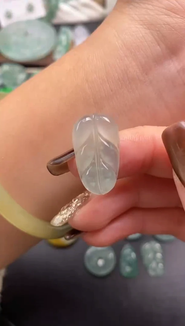 颈饰未镶嵌翡翠大叶有成