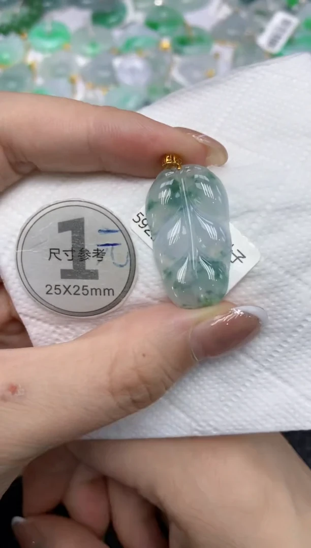 颈饰18K金镶嵌翡翠111111111