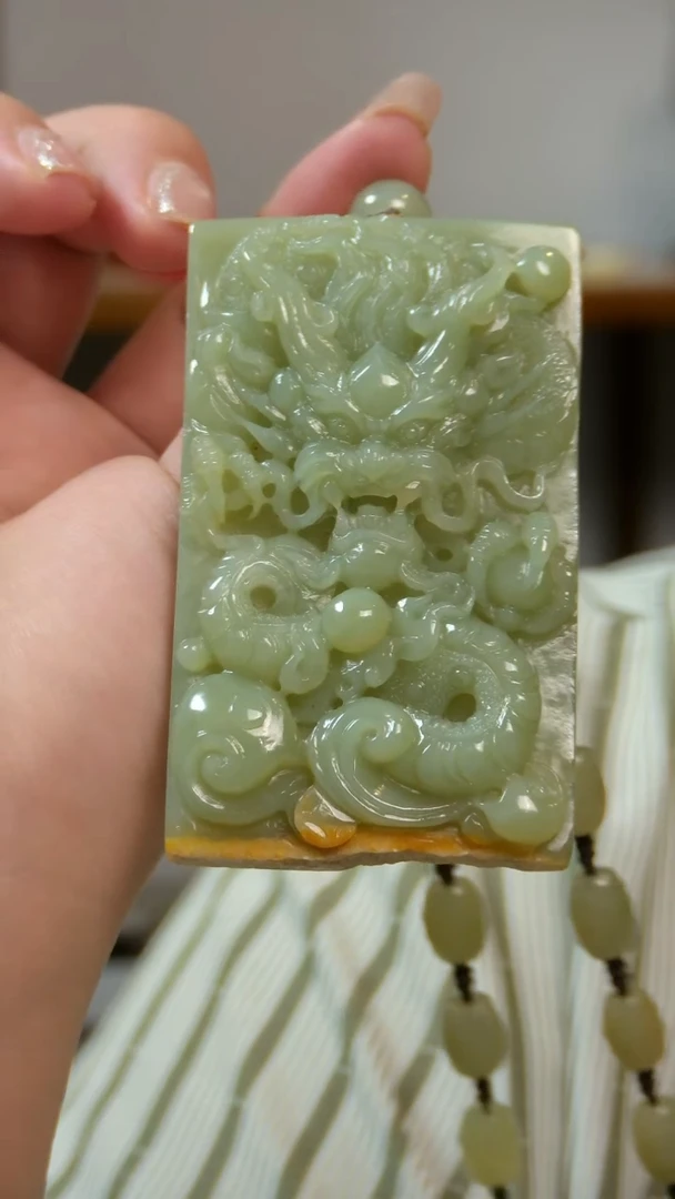 和田玉未镶嵌颈饰龙牌