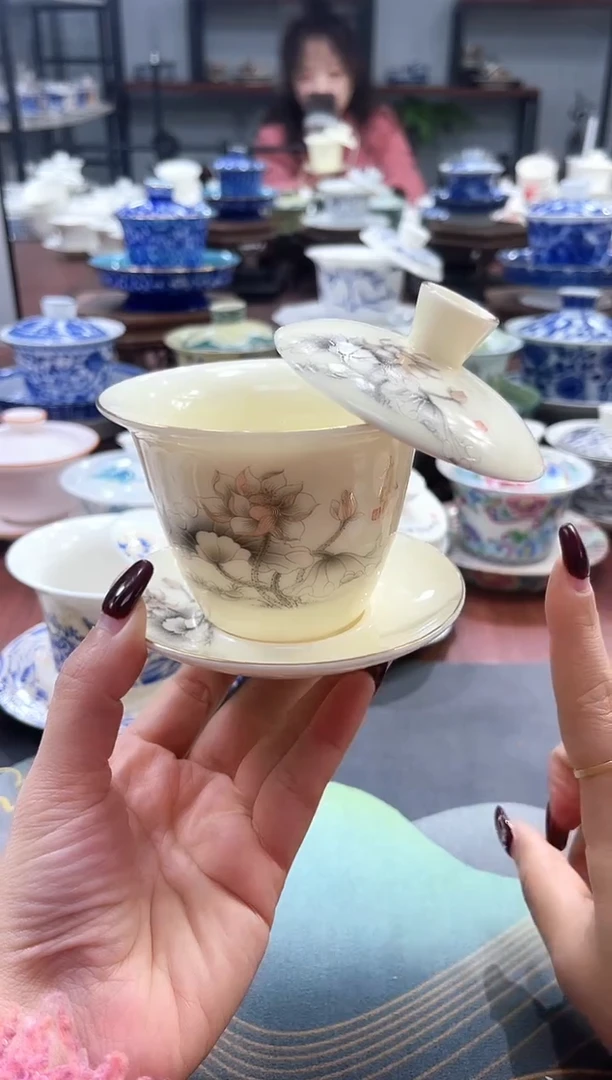 【闪购商品】描金荷花黄宝石盖碗