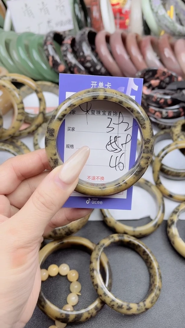 未镶嵌手镯石英质玉392