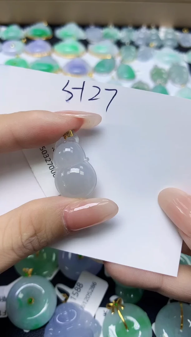 翡翠18K金镶嵌颈饰 天然缅甸翡翠A货