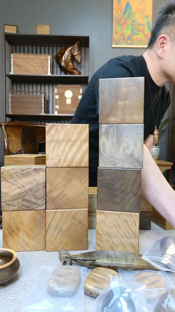 金丝楠H****f金丝楠木方形弧顶推拉盒9.5