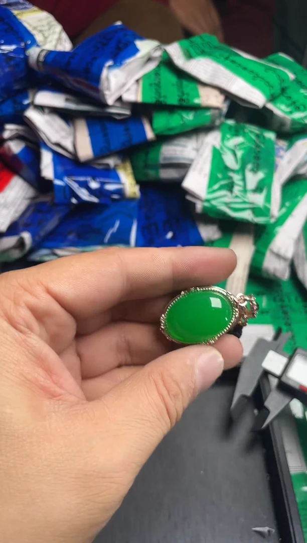 强子收货--所见即所得--多样性发货--CT68绿色大蛋面