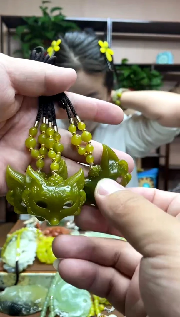 未镶嵌岫玉吊坠多样性发货发其中之一