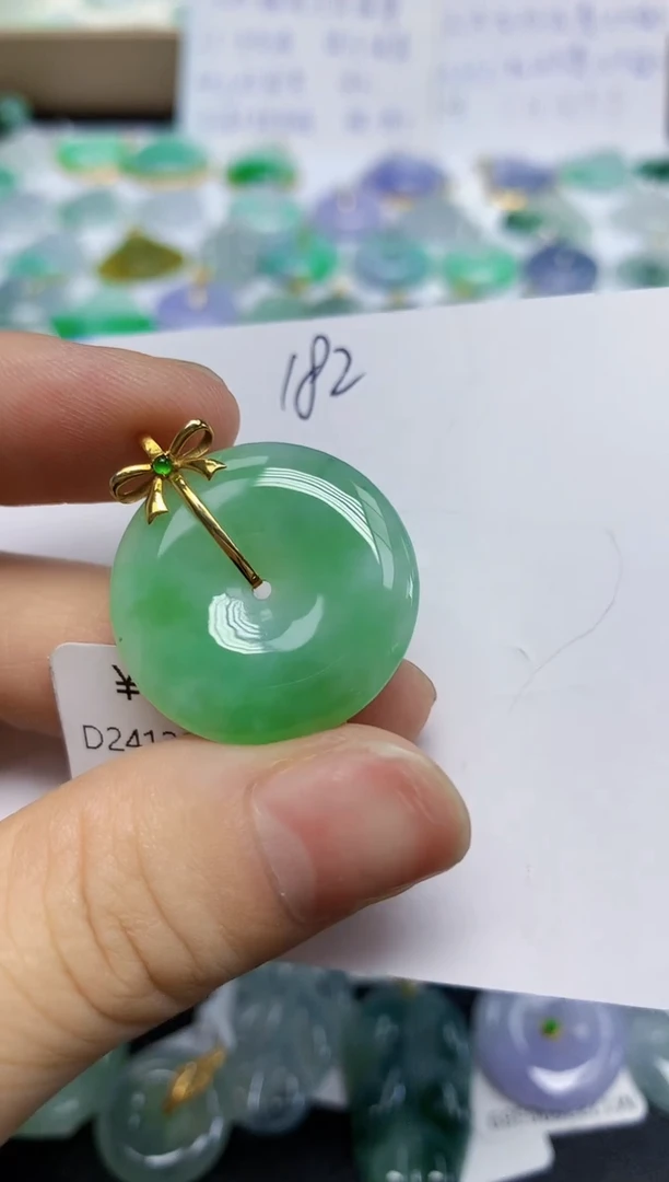 翡翠18K金镶嵌颈饰天然缅甸翡翠A货