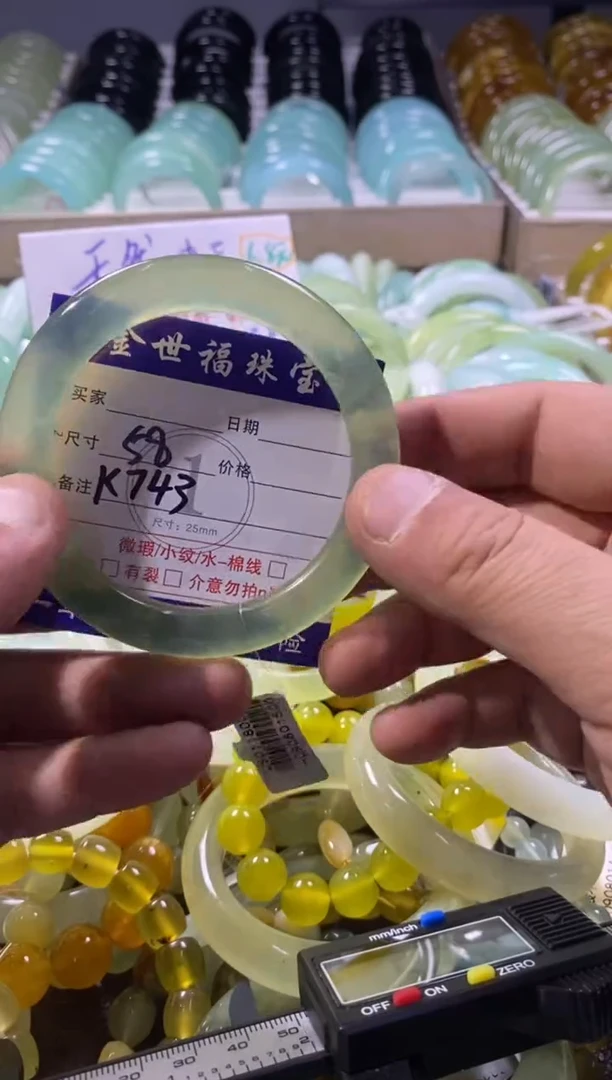 未镶嵌蛇纹石玉手镯1