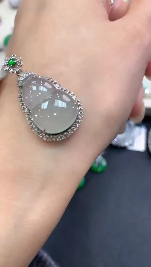 【闪购商品】翡翠吊坠(不含链)18K金镶嵌q21