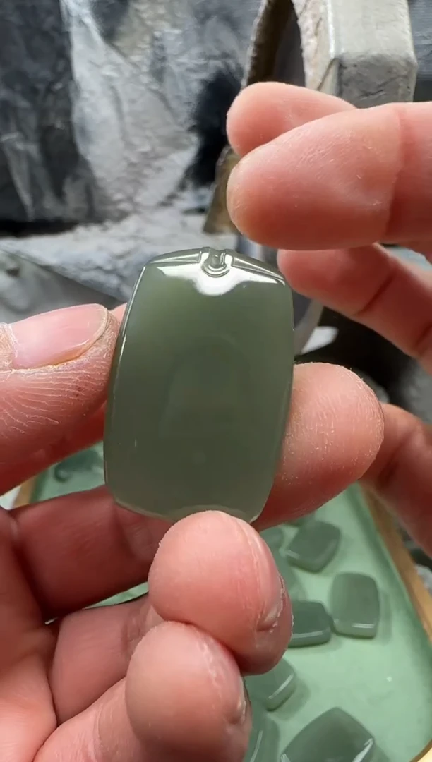 颈饰未镶嵌和田玉吊坠