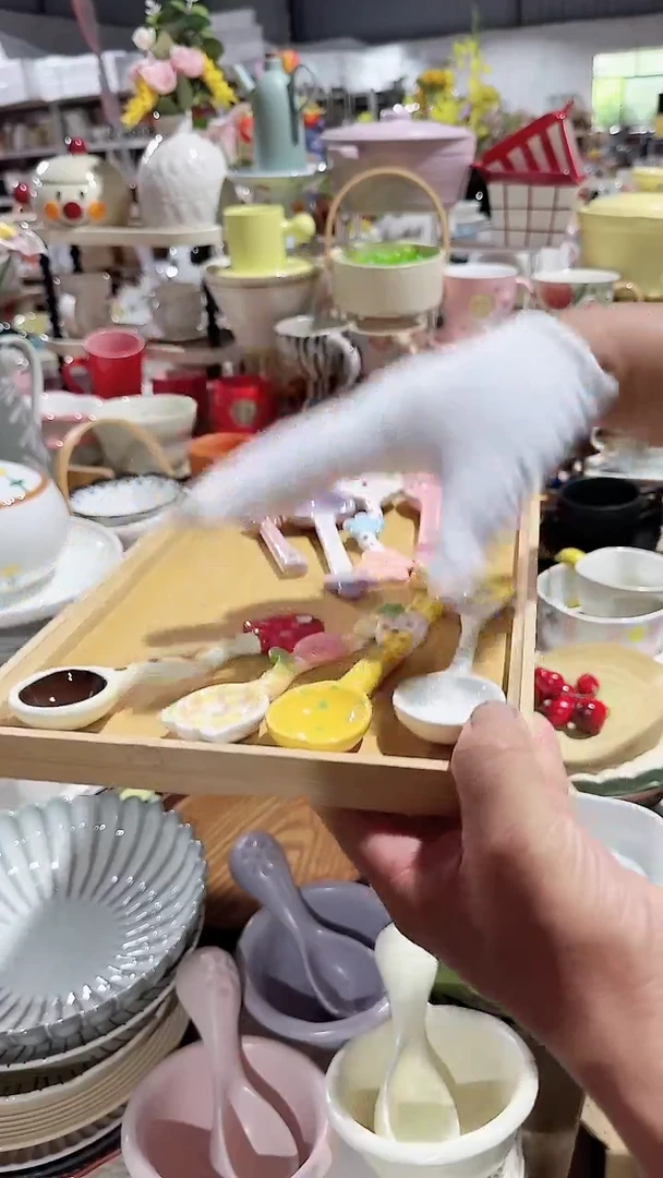 碗4个勺子  微瑕凑满20元包邮