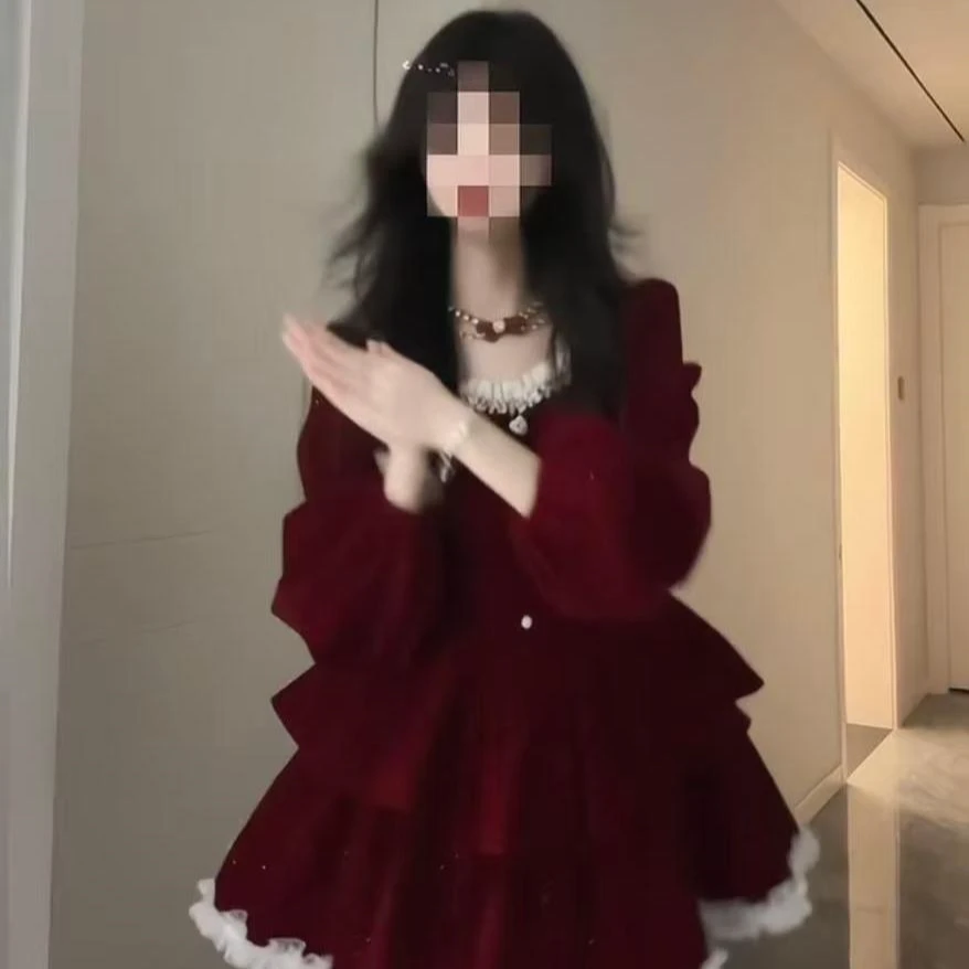 辣妹复古新年红色战袍连衣裙纯欲风丝绒蕾丝拼接收腰A字短裙
