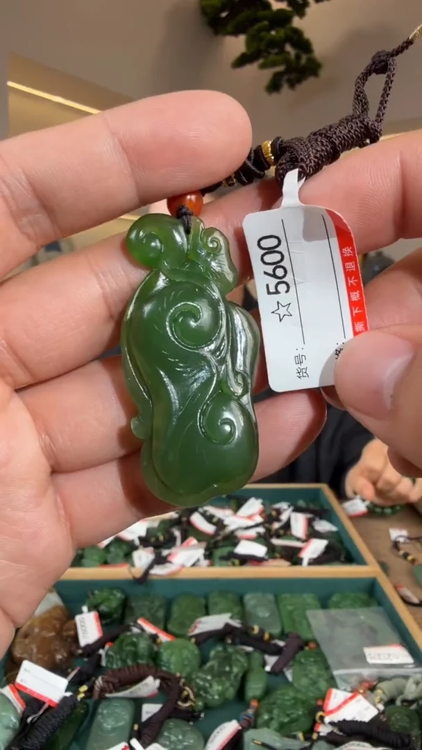 颈饰未镶嵌和田玉1