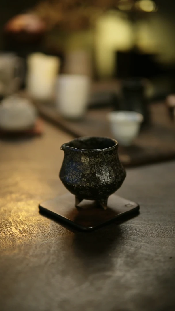 阿眠      张小恒手作陶泥岩釉公道杯