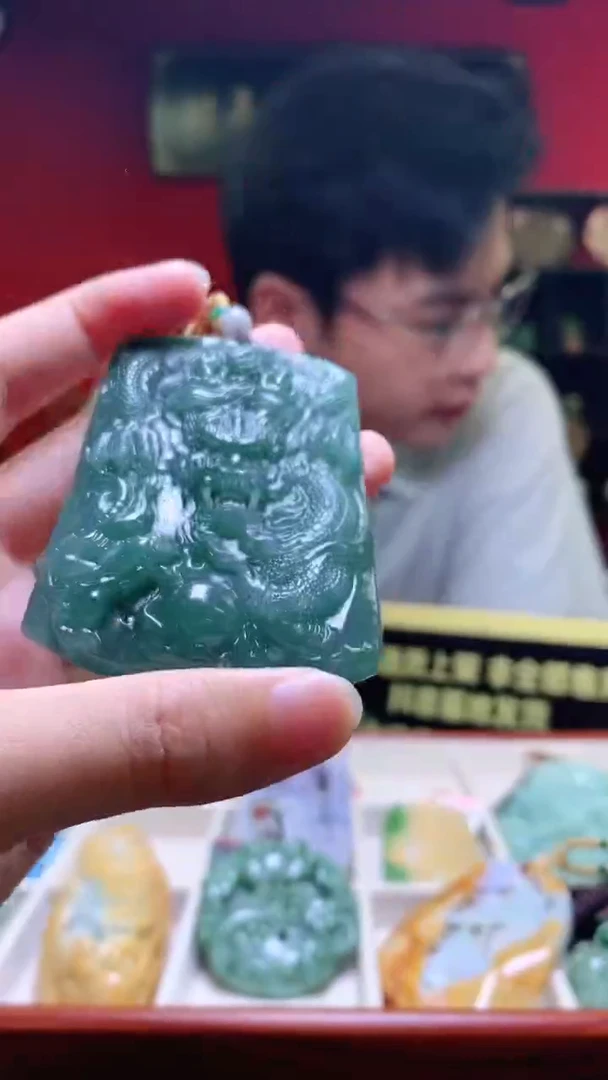 定制翡翠未镶嵌翡翠A货 多样性发其一