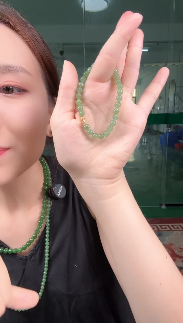 手串未镶嵌和田玉（碧玉）碧玉6mm果绿色手串（无黑点）