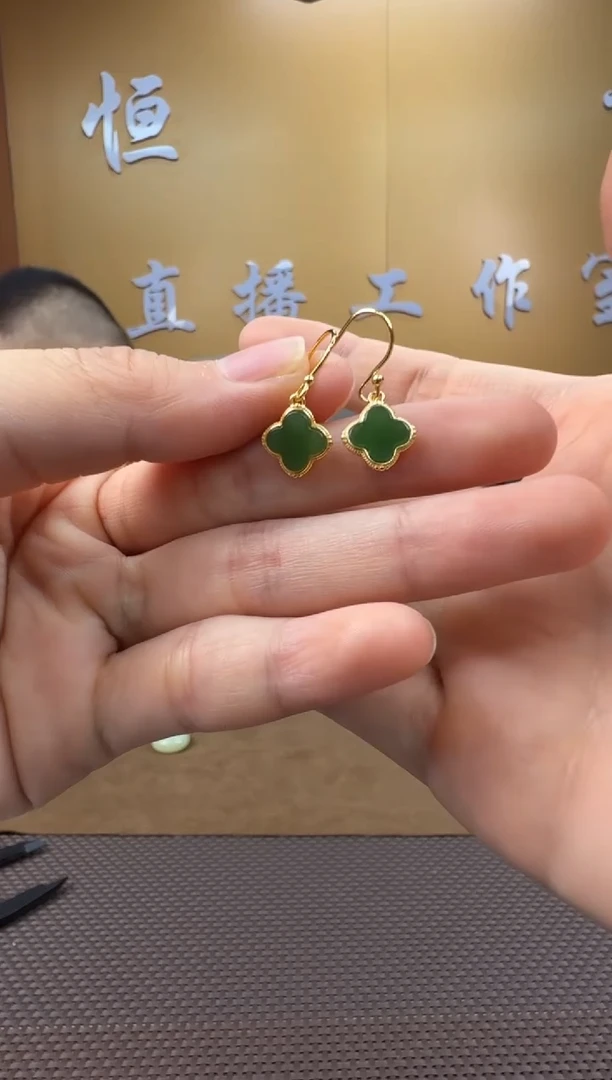 和田玉未镶嵌颈饰耳饰一对