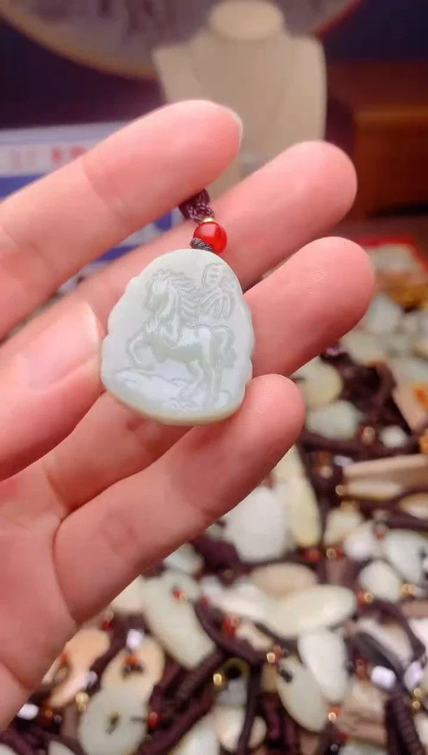 和田玉未镶嵌颈饰1