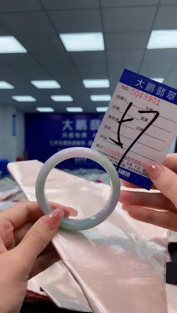 【闪购商品】翡翠手镯未镶嵌AAAAAAAAAA