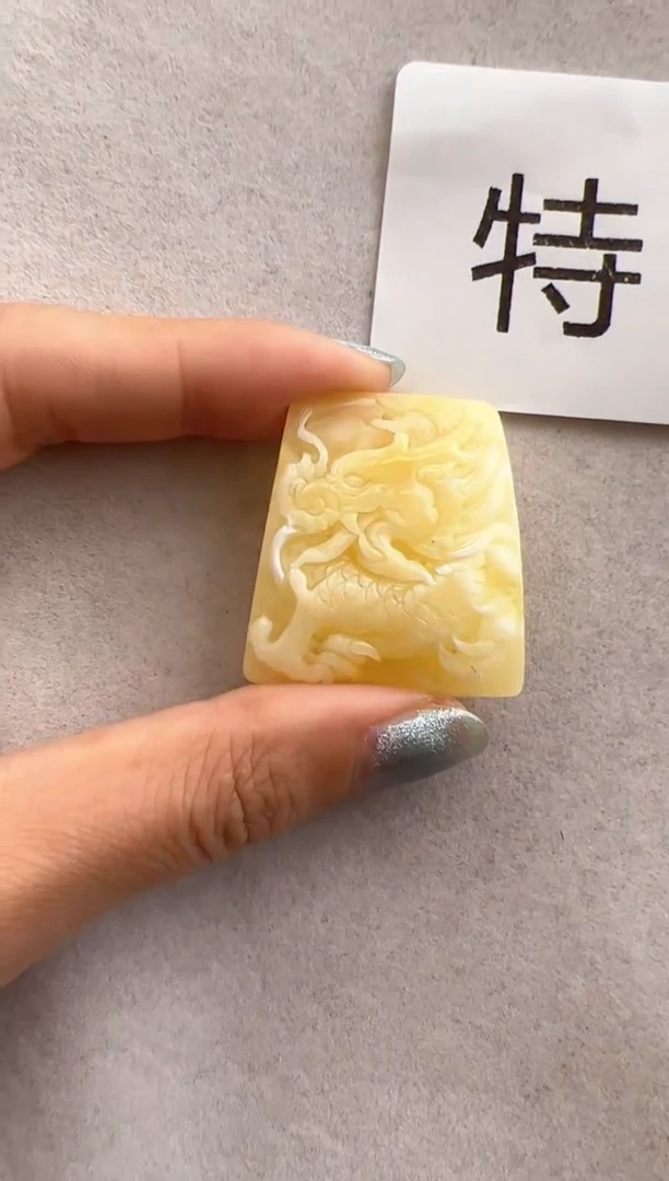 【闪购商品】琥珀裸石未镶嵌10219471-特价吊坠