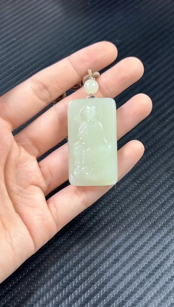 吊坠(赠链)未镶嵌和田玉小**炖且末微色差迪克兰一细