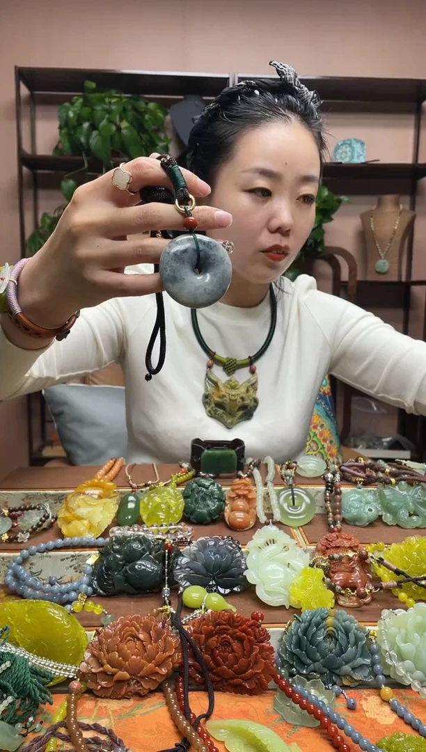 未镶嵌岫玉吊坠·