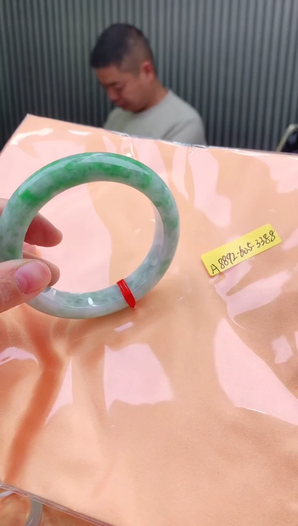 未镶嵌手镯翡翠60+