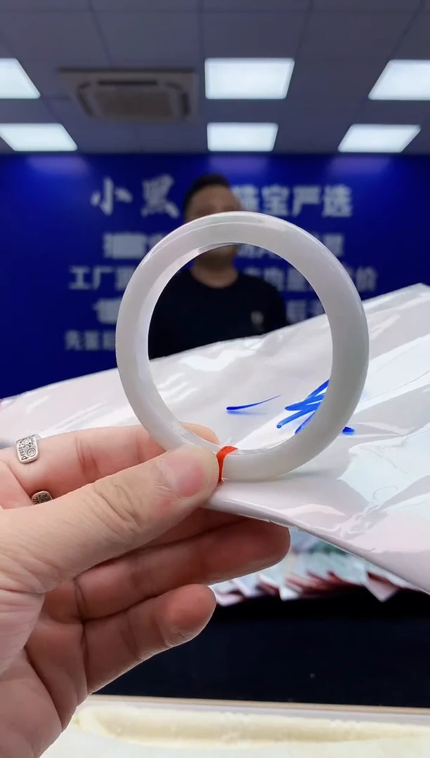 翡翠手镯未镶嵌1翡翠A货手镯