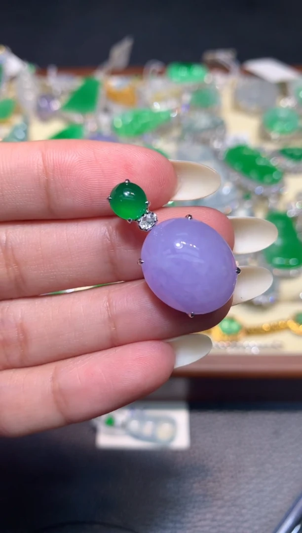 颈饰18K金镶嵌翡翠1