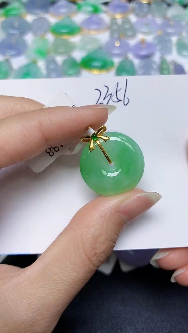 翡翠18K金镶嵌颈饰天然缅甸翡翠A货