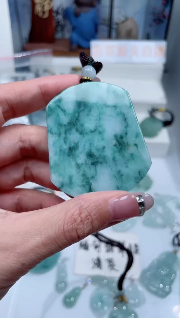 颈饰未镶嵌翡翠吊坠