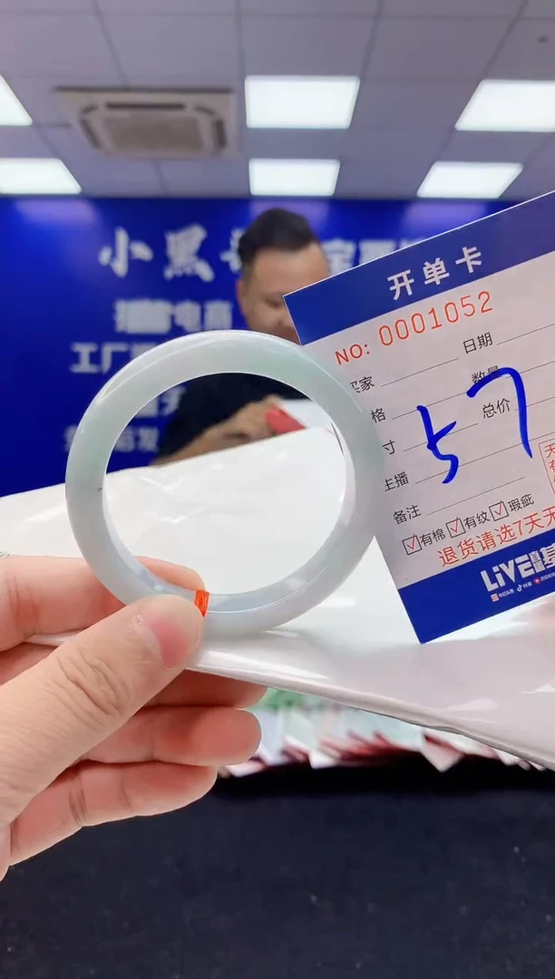 翡翠手镯未镶嵌2翡翠A货手镯