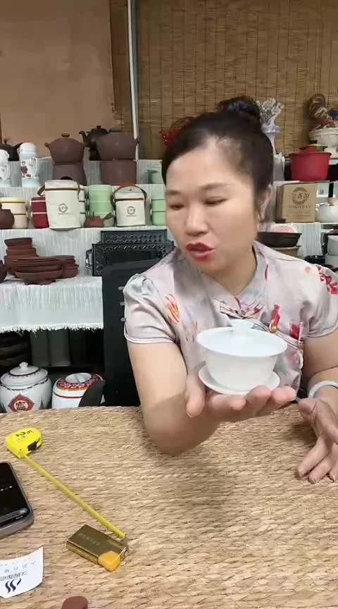 瑕疵白色茶杯一套