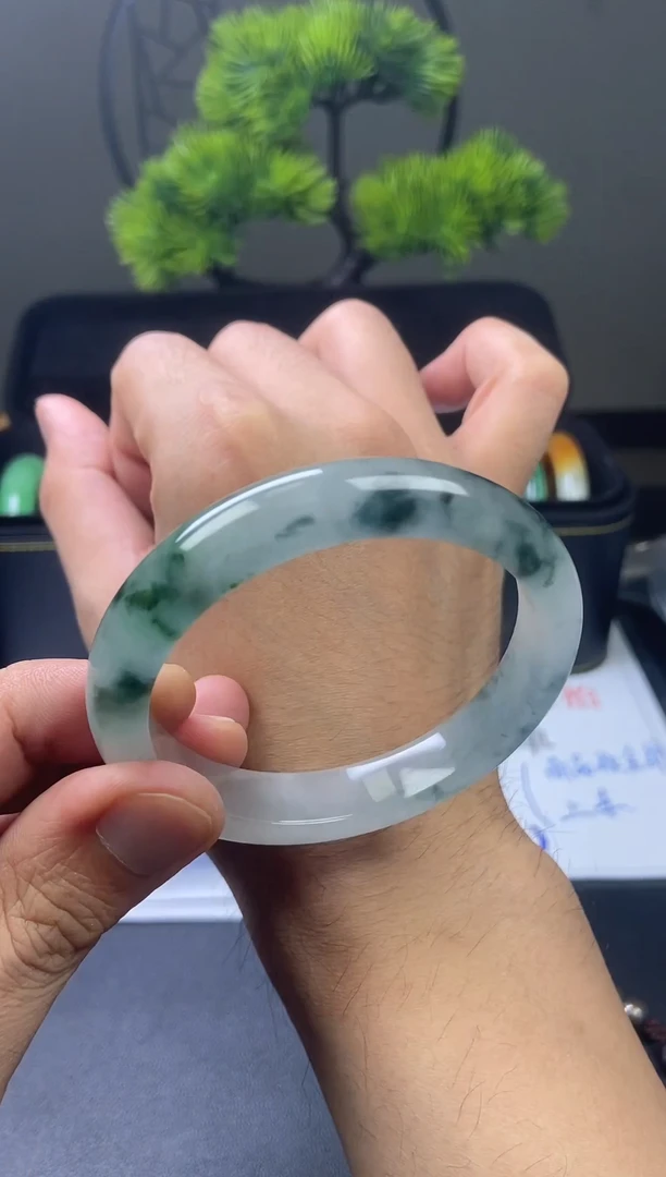 圈口56-57缅翠手镯，所见即所得