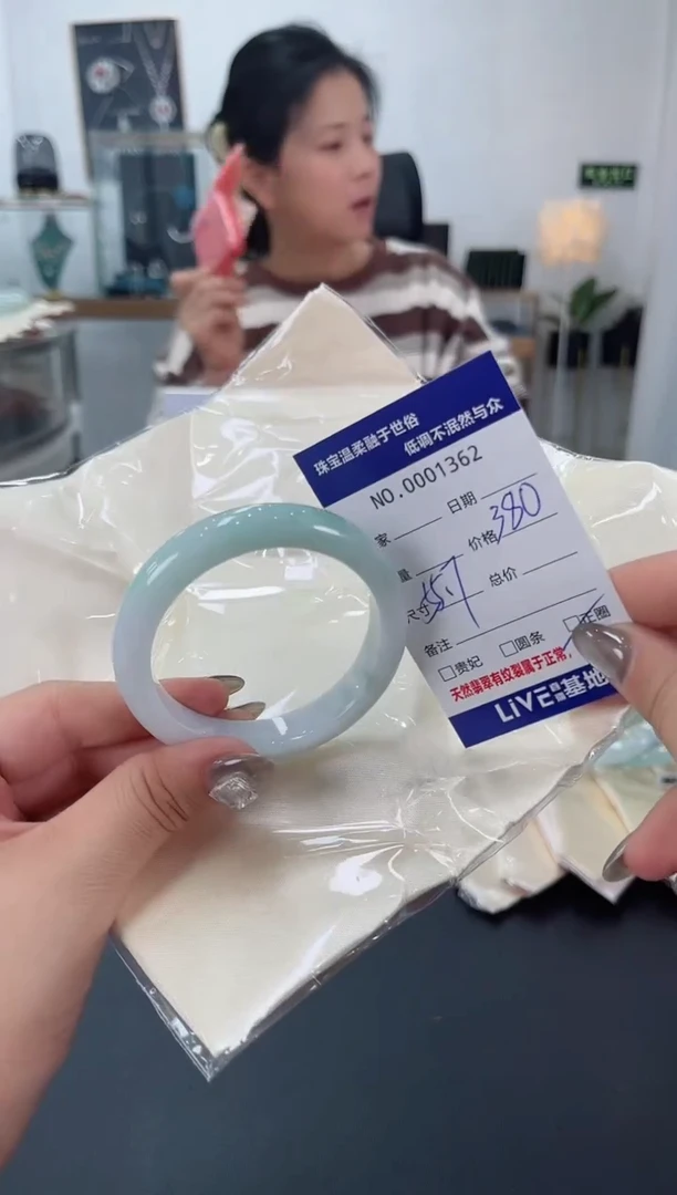 【闪购商品】翡翠手镯未镶嵌天然翡翠A货