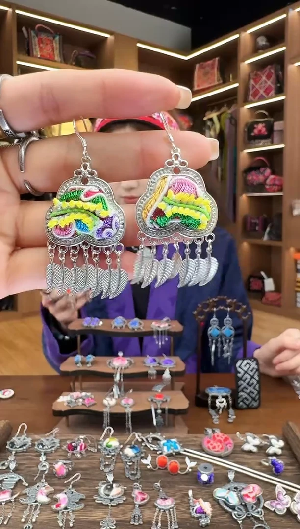 【闪购商品】织绣16黔东南苗族刺绣