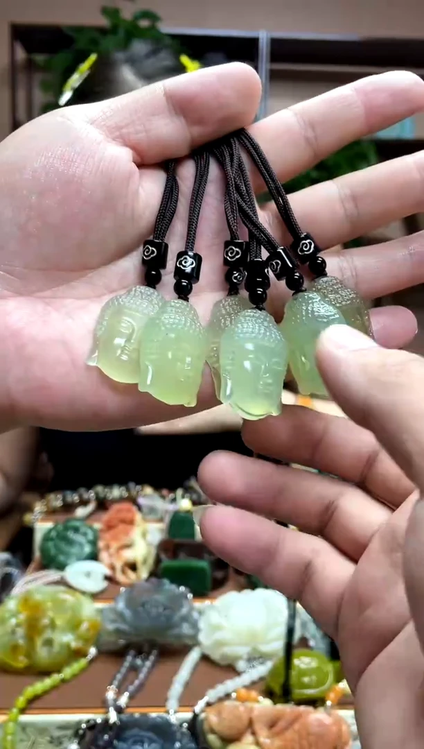 未镶嵌岫玉吊坠多样性发货发其中之一