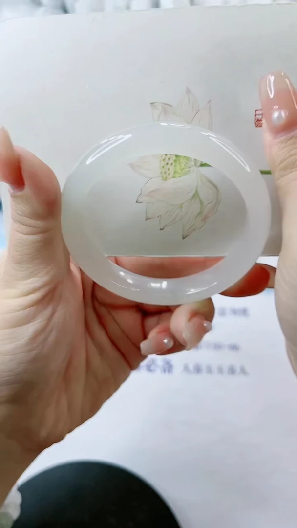 【闪购商品】石英质玉手镯未镶嵌0212982725多样性发货