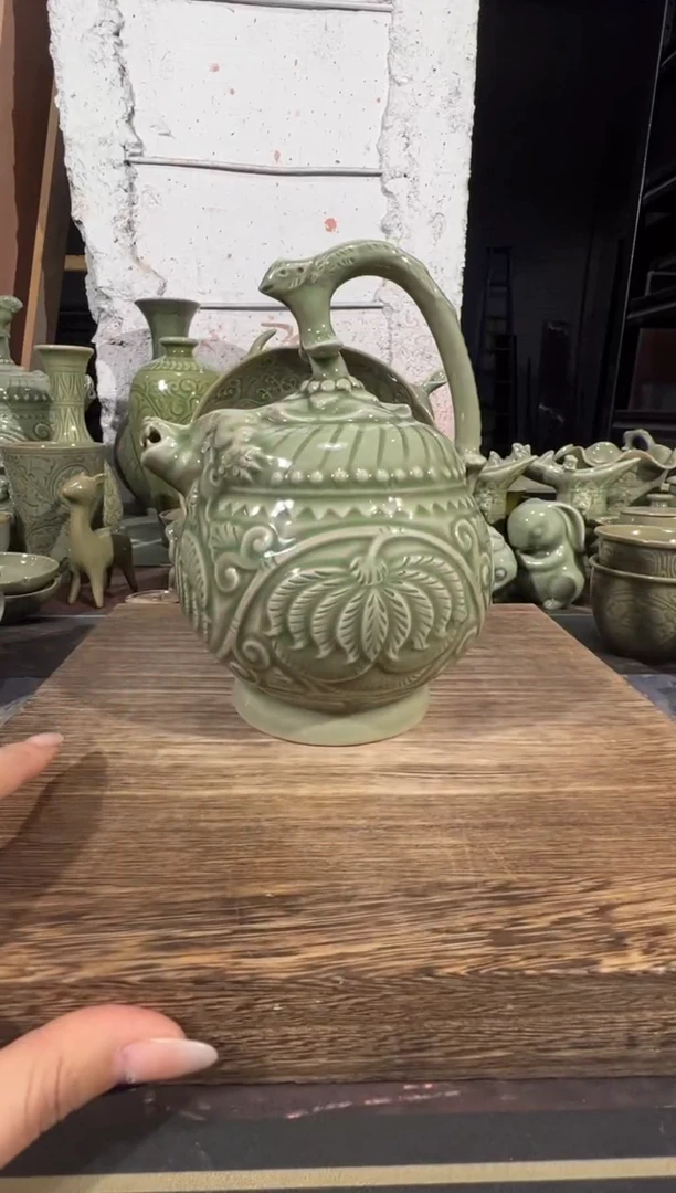 微瑕耀州窑倒流壶