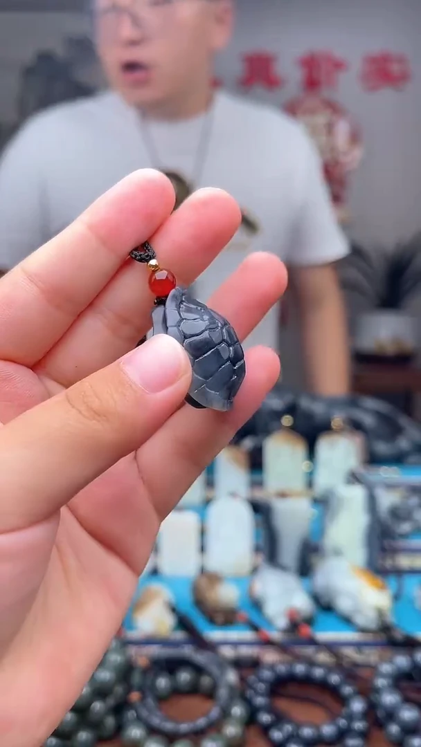 和田玉未镶嵌挂件多样性发 拍一发一