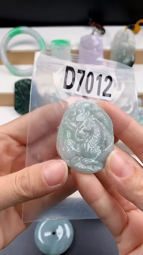 颈饰未镶嵌翡翠天然翡翠吊坠挂件