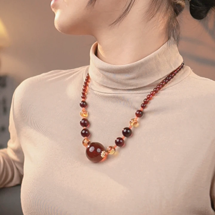 夏歌珠宝-缅甸血珀26+圆珠配花珀百搭时尚项链吊坠气质珠珠民族风