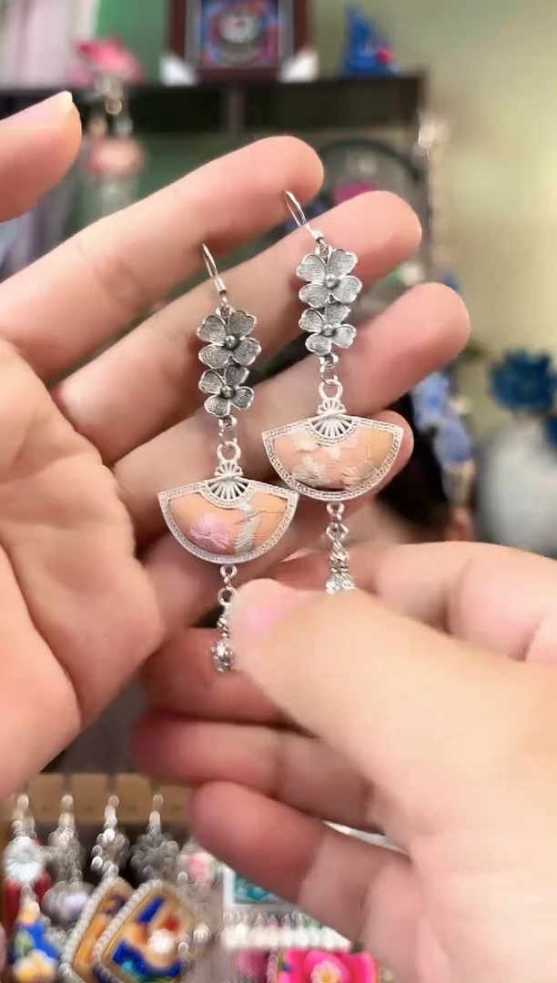 彩云南阁非遗老绣苗银饰品432+