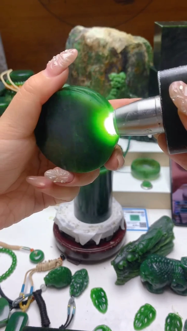 未镶嵌和田玉（碧玉）珠宝半成品随机发货一个