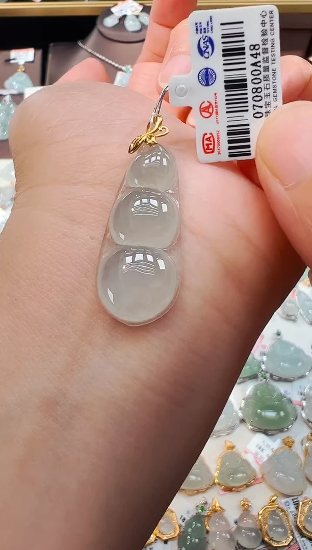 翡翠18K金镶嵌颈饰福豆吊坠A48