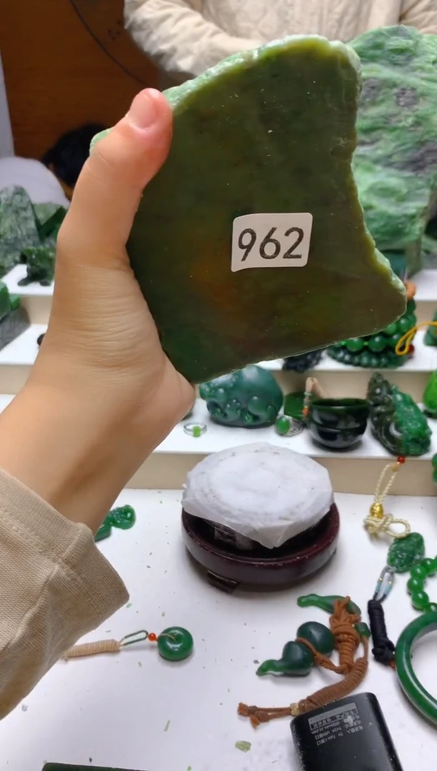 未镶嵌和田玉（碧玉）珠宝半成品1