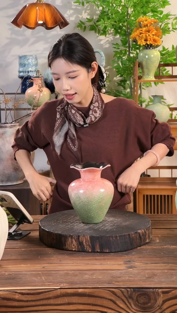 绿脂凝春-花瓣小号花瓶